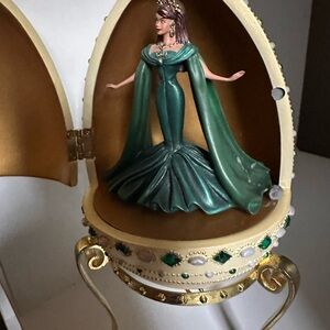 Barbie African American Elegant Green Figurine Egg by [Avon] 2000